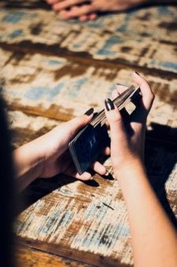 game gian lận Debet